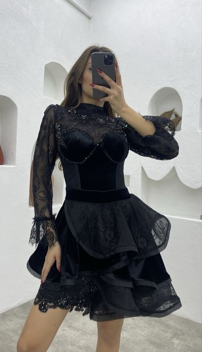 Официална рокля.