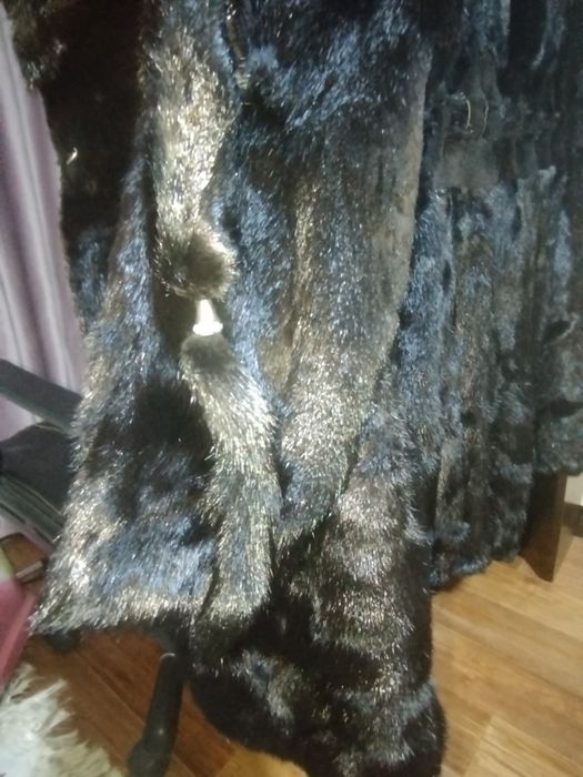 шуба продаётся в хорошем состоянии