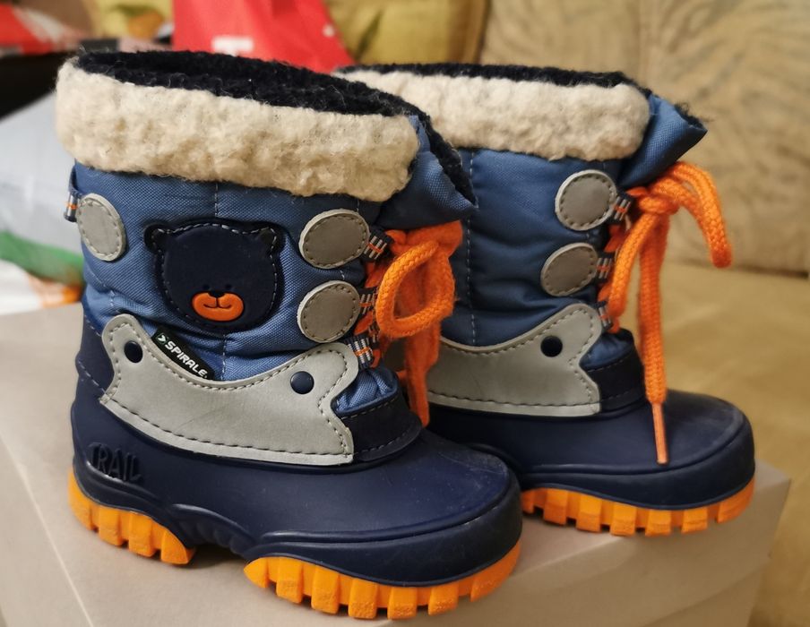 Детски маратонки, ботуши и сандали.