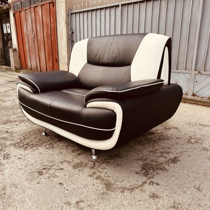 Луксозен фотьойл от естествена кожа – модерен черно-бял дизайн