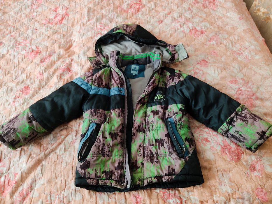 Школьные туфли и вещи на мальчика