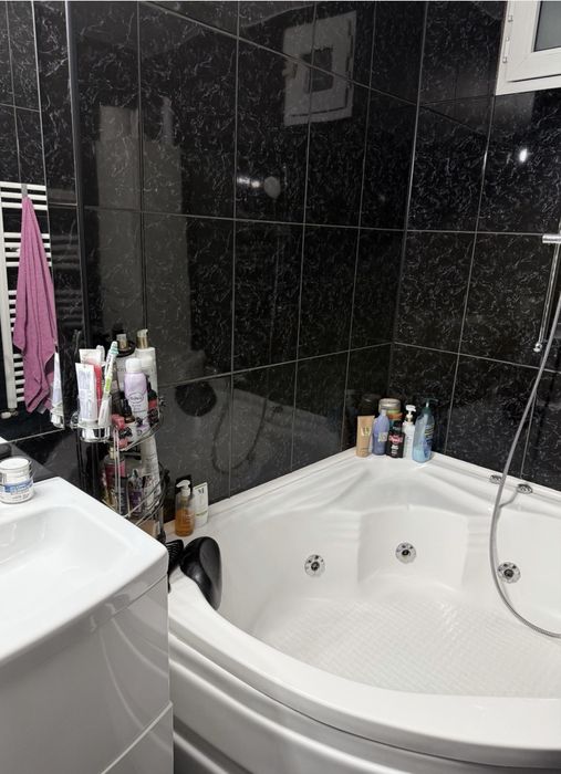 Apartament spatios in vila & spatiu comercial,zona centrala