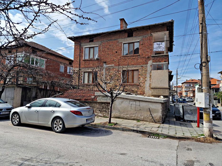 Продава се Къща в Асеновград - 344 кв.м за 632 €/кв.м - Снимка #1