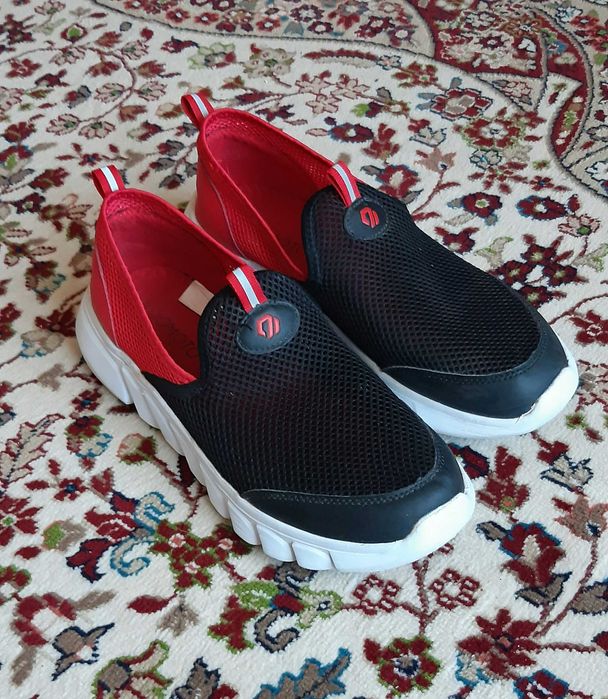 Кроссовки "дышащие" р.38-39