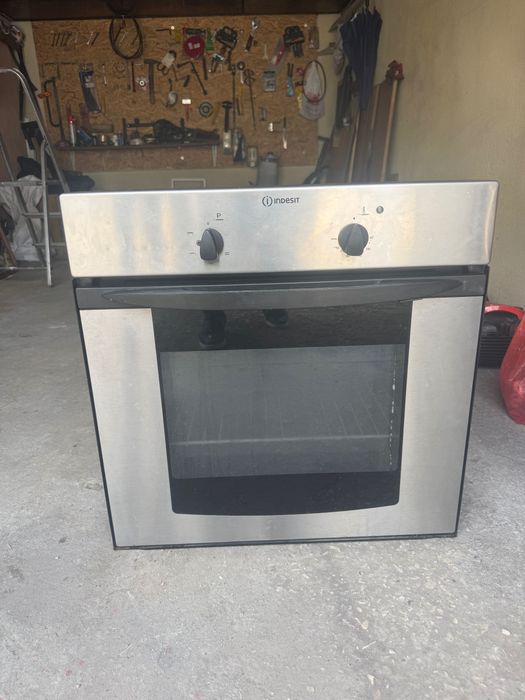 Фурна за вграждане Индезит