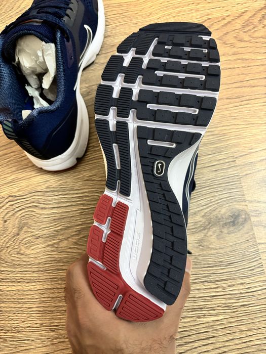 Кроссовки новые Nike