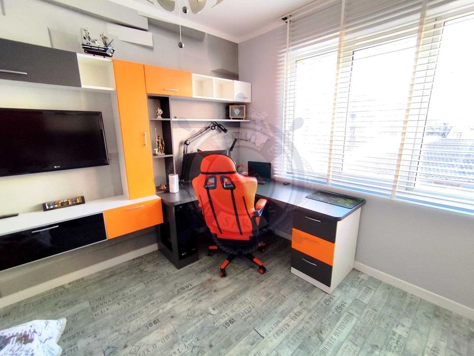 Четиристаен обзаведен апартамент в Цветен квартал, гр.Варна