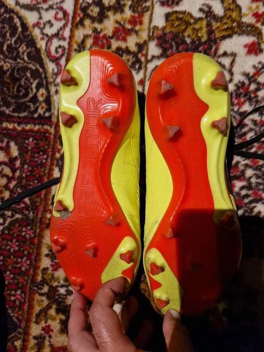 Ghete fotbal Adidas predator