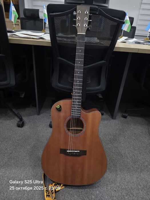 41 razmer accustik gitara ideal holatda