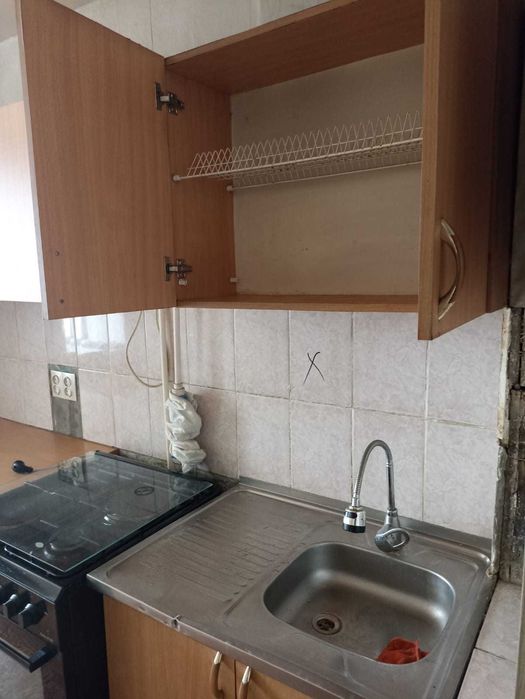 Продам кухонный гарнитур и плиту