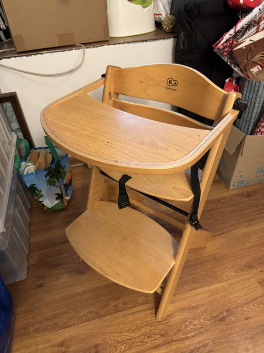 Детско столче за хранене дървено