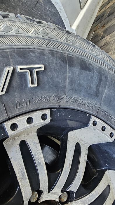 Продам резину 285/75/R16