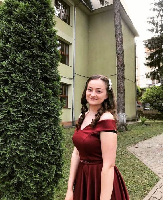 Vând rochie elegantă pentru orice eveniment