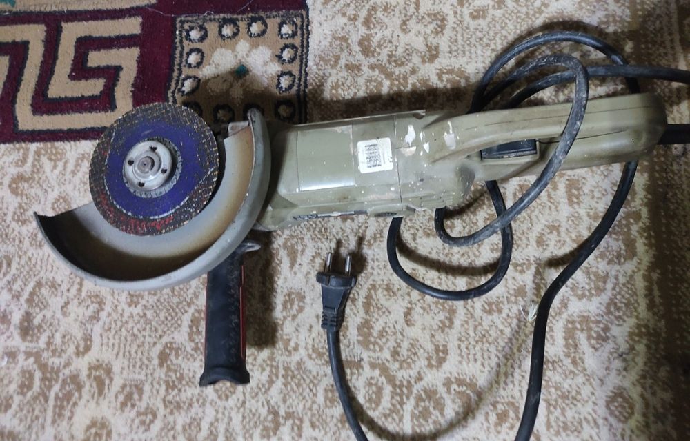 Шлифмашинка CROWN. Болгарка