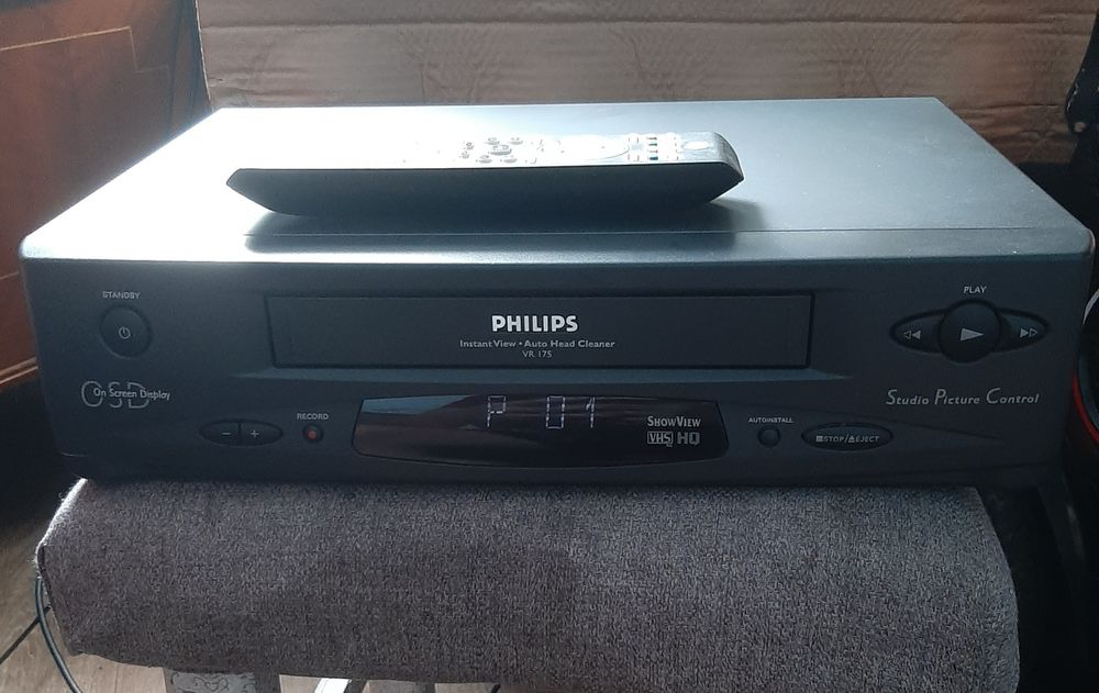 Vând videorecorder stereo philips în stare bună