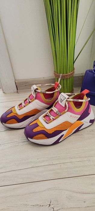 Guess кецове, многоцветни,кожа с текстил изчерпан модел по сайтовете