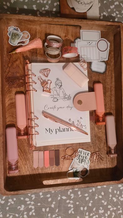 Стейшънъри кутия розово злато: с планер/тефтер и аксесоари