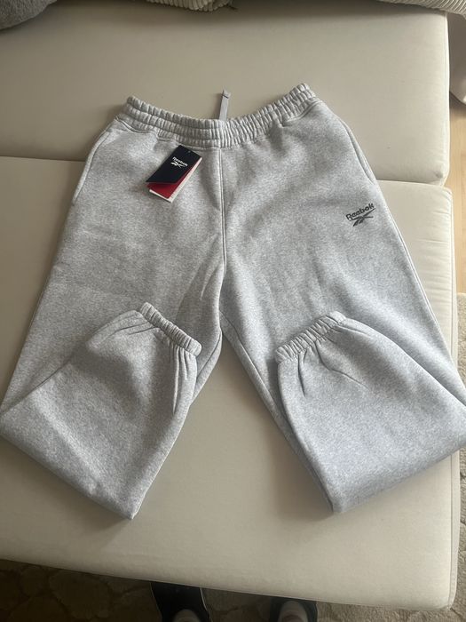 Продавам дамско долнище М размер