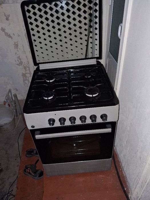 Срочно продаётся газ плита Беко