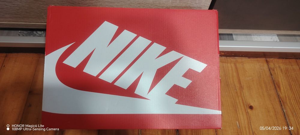 Дамски NIKE AIR MAX DN в черно и червено  37.5 номер  23.5см е стелкат