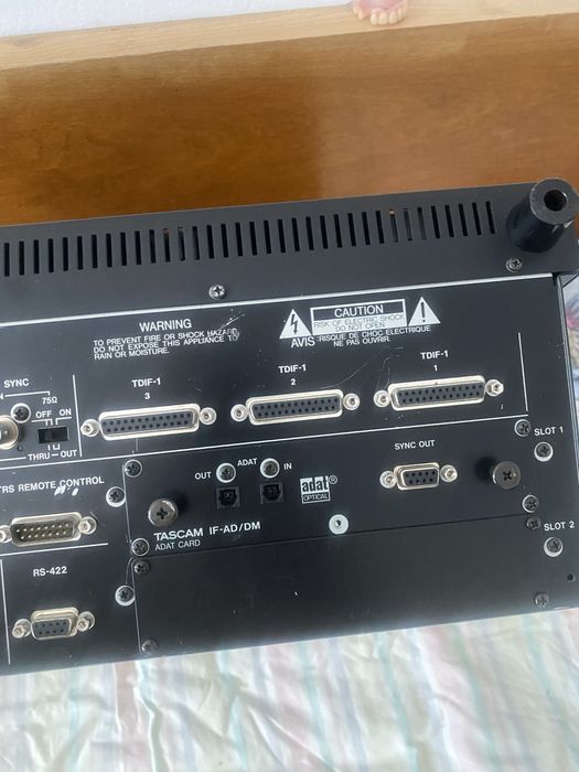 Studio Tascam DM 24 моторизирани феидъри