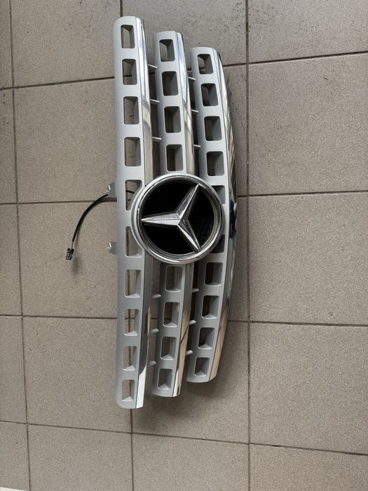 Grila mercedes ML W164 iluminata