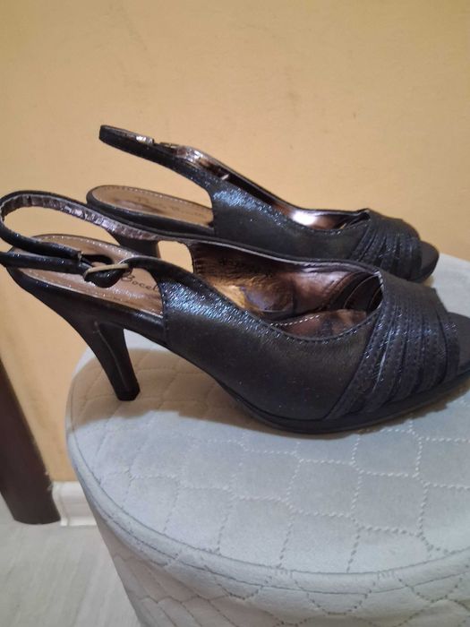 Сандали -чисто нови