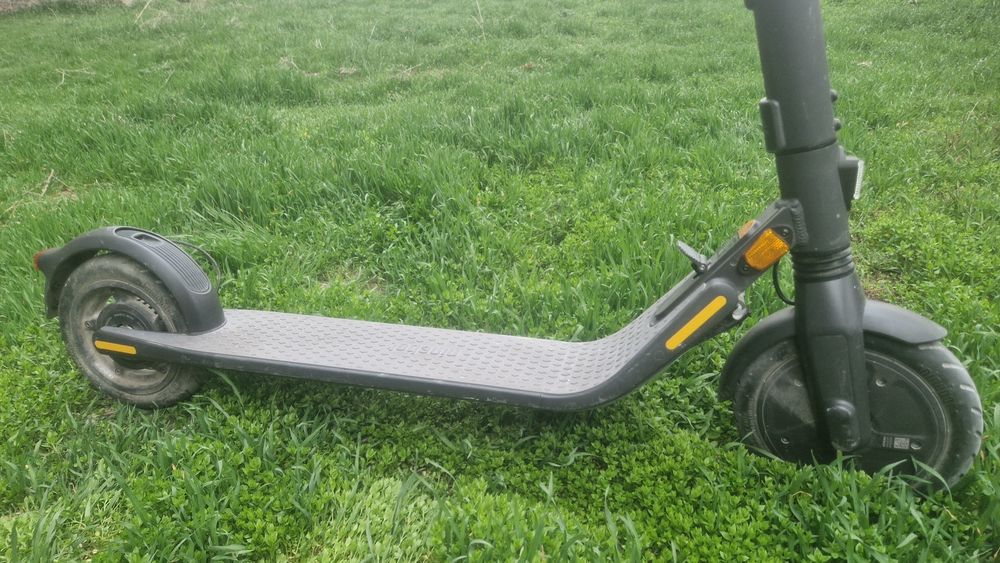 Продам  Ninebot E 25.Требуется ремонт.