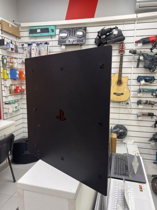 PlayStation 4  Pro 1tb (p25)