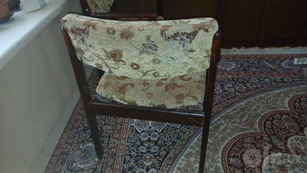 Раздвижной, гостиный стол со стульями