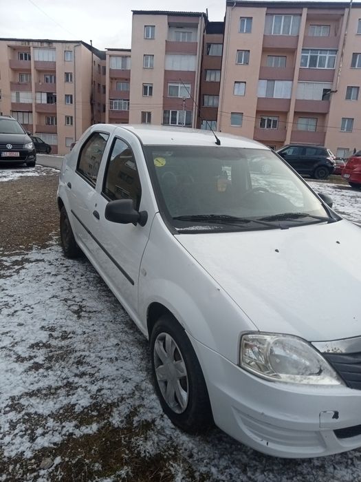 Vând Logan ,bateria slabă pe mașină sau nu incarca alternatorul