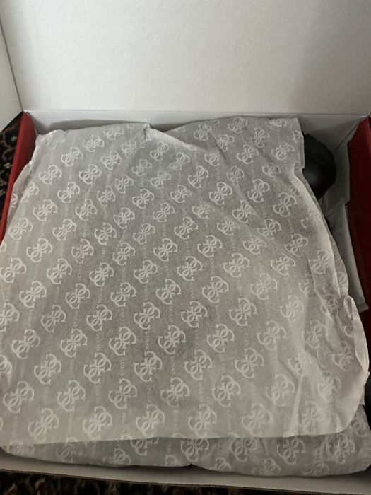 Нови, оригинални боти Guess N40