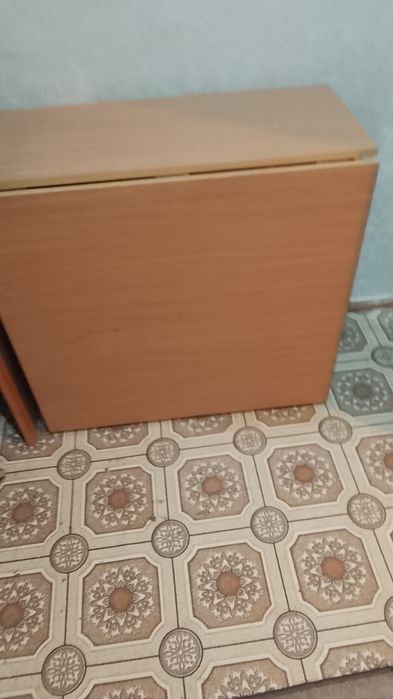 Продается компактный раскладной  стол
