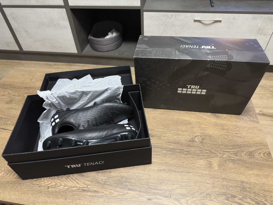 TRU TENACI FG Футболни Бутонки 42.5 номер