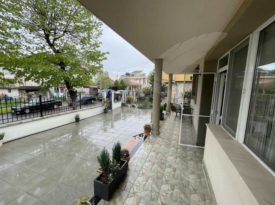 Къща - кв. Сарафово