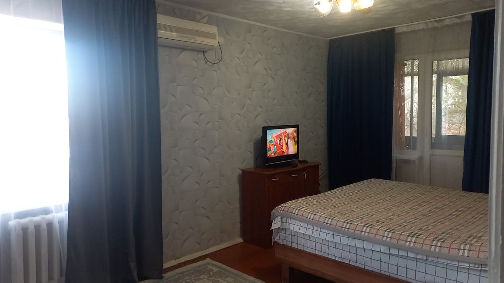 Сдам 1к.кв-ру.Ночь/Часы Центр. Район Электрон, кафе "Апорт" чисто,