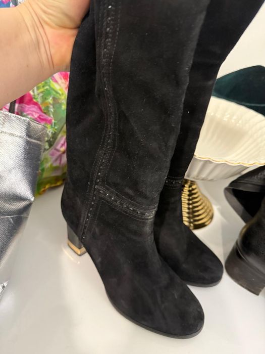 Замшевые сапоги…..