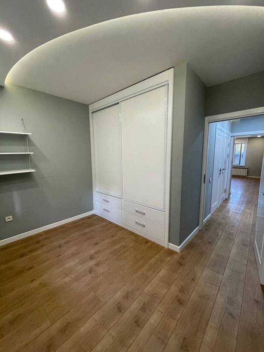 Под офис 100 кв.м, 4-комнат+кухня, дворик, своя парковка, метро рядом