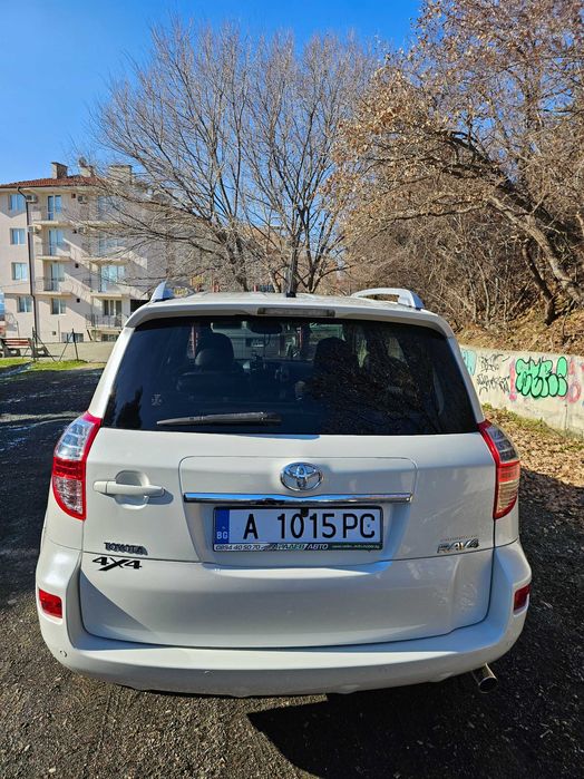 Кола Toyota RAV-4