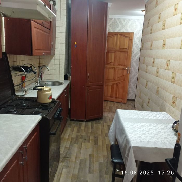 Сдаётся квартира на Чиланзаре 15квартале 1*2ком  семье девушкам 300