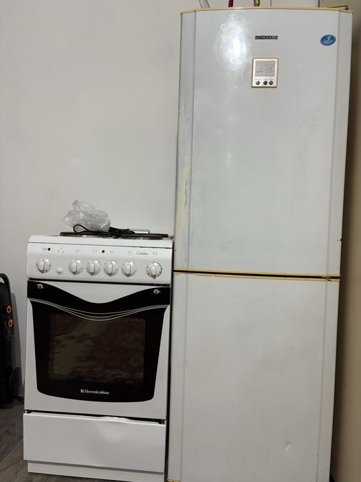 Продам холодильник на запчасти самовызов