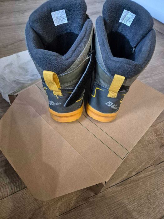 Продавам детски Зимни обувки Jack Wolfskin Polar Bear Texapore High VC