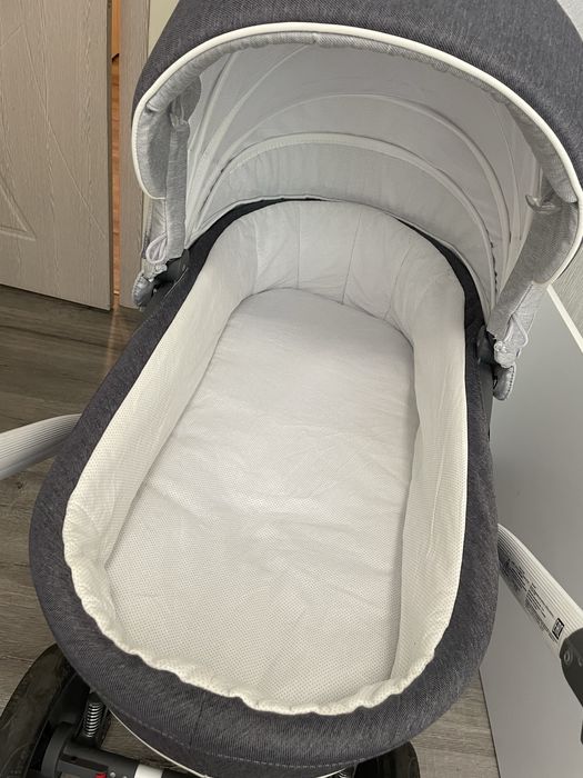 Бебешка количка в много добро състояние!