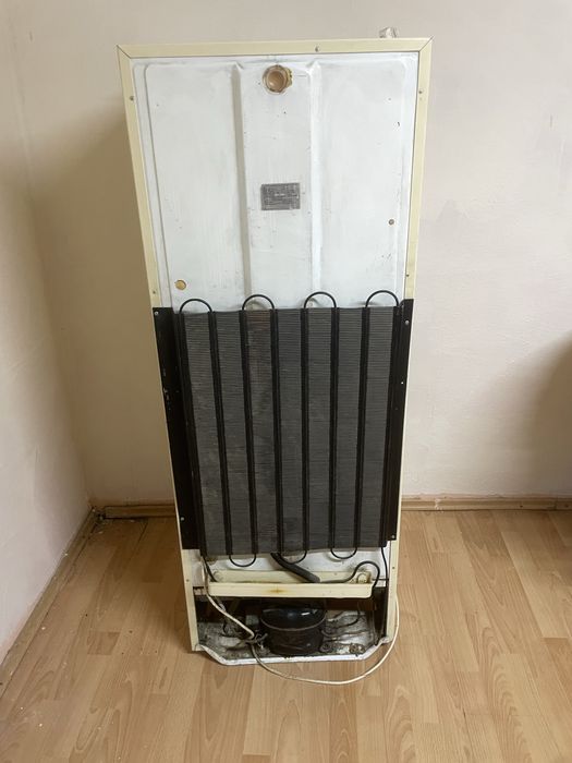 Продавам хладилник FRINKO