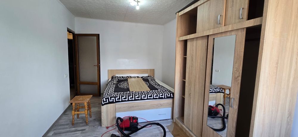 Închiriez garsoniera