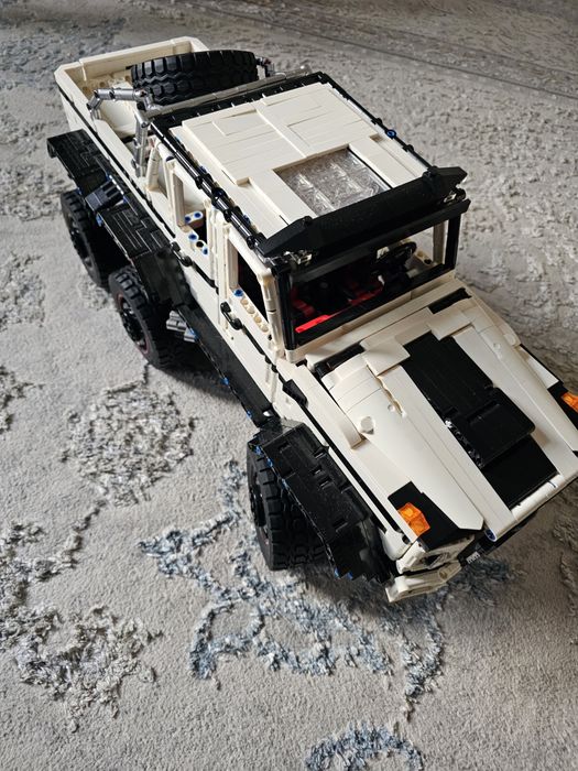 Продаётся собранная машина лего