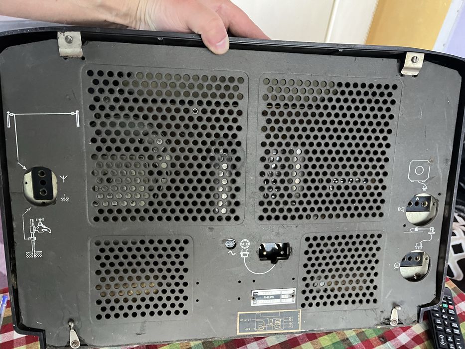 Продавам лампово радио Филипс 461 а