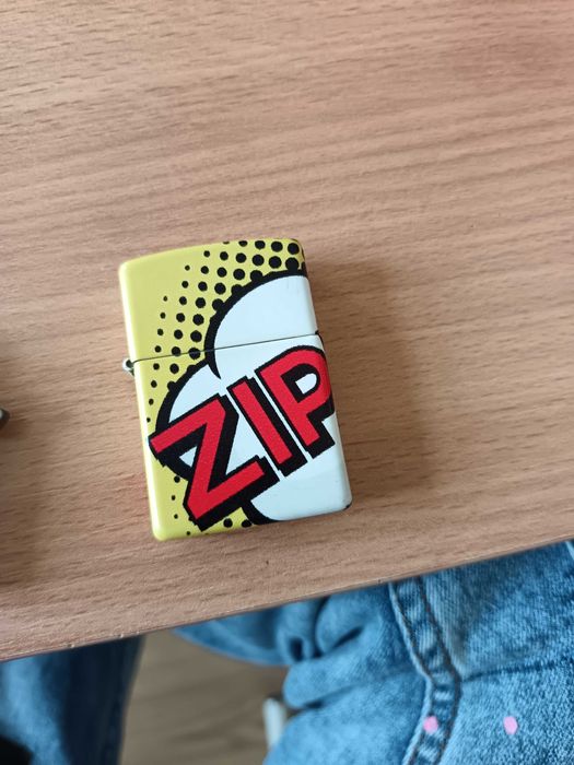 Vând brichetă zippo