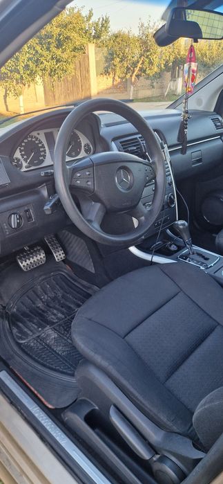 Vând sau schimb Mercedes b-class