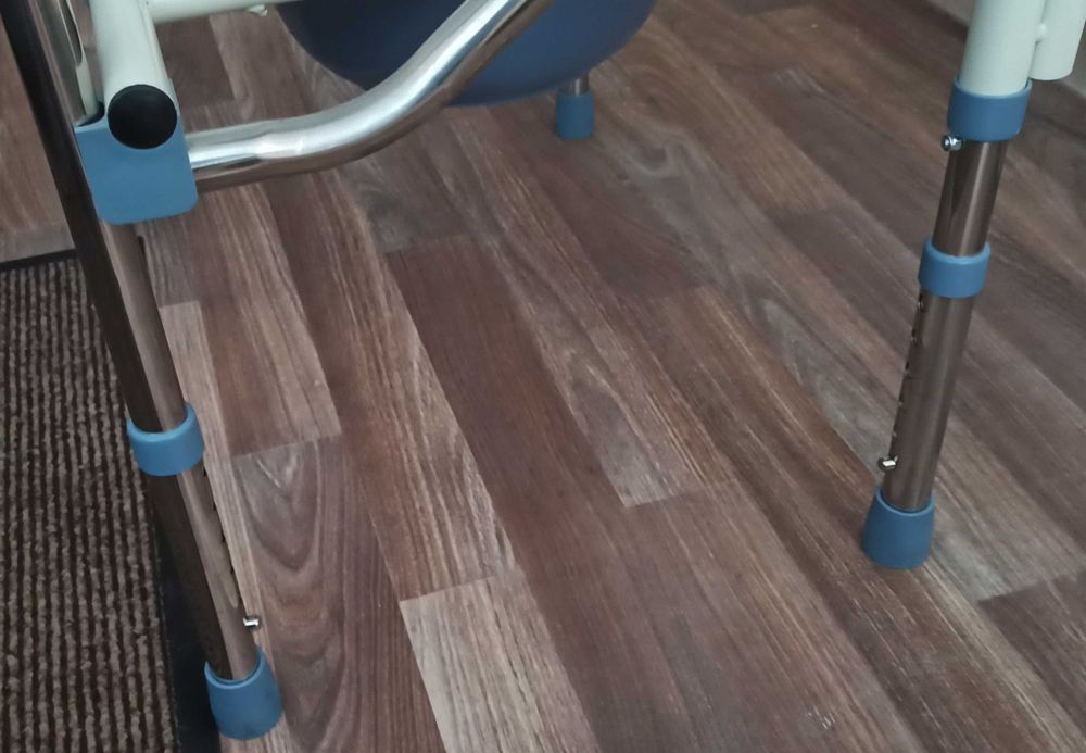 Продам кресло туалет